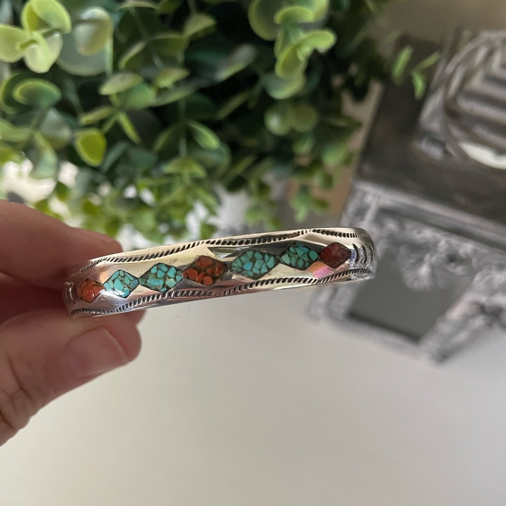 VINTAGE NAVAJO STERLING SILVER CORAL TURQUOISE  CHIP INLAY CUFF BRACELET “JD”